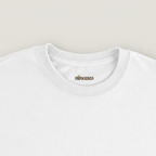 Détail du col du T-shirt blanc