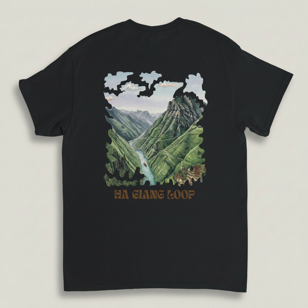 T-shirt Rivières & Falaises couleur Black vu de dos sur fond studio gris chaud uniforme